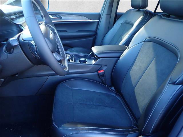 New 2026 Jeep Grand Cherokee Altitude image 12