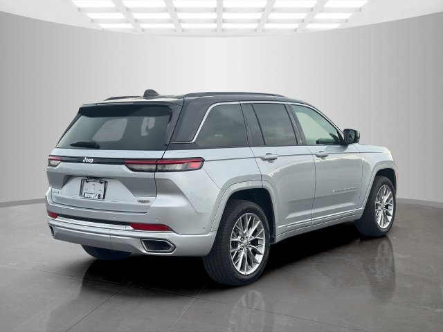 Used 2025 Jeep Grand Cherokee Summit AWD/4WD image 7
