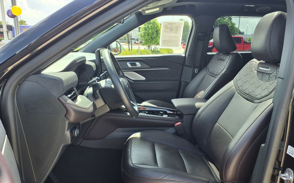 Used 2025 Ford Explorer Platinum w/ LUX Leather Package image 16