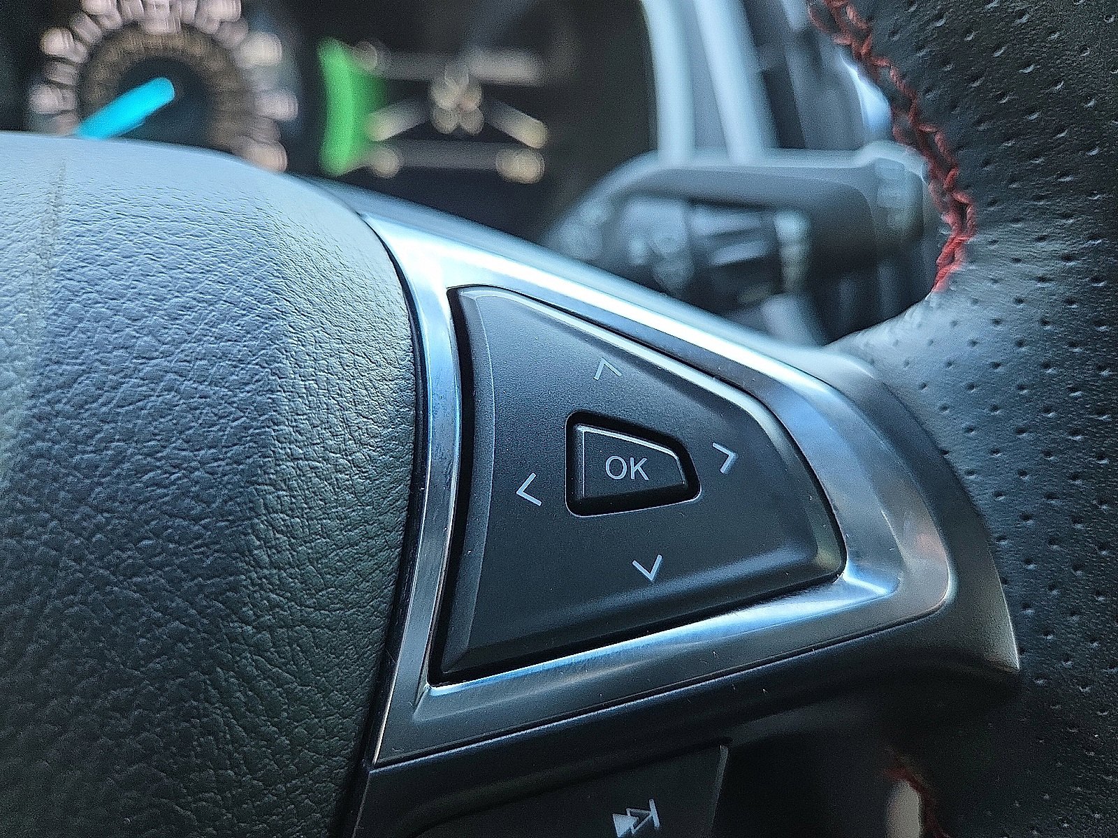 Used 2020 Ford Edge ST-Line w/ Cold Weather Package image 17