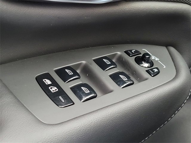 Certified 2025 Volvo XC90 B6 Ultra image 40