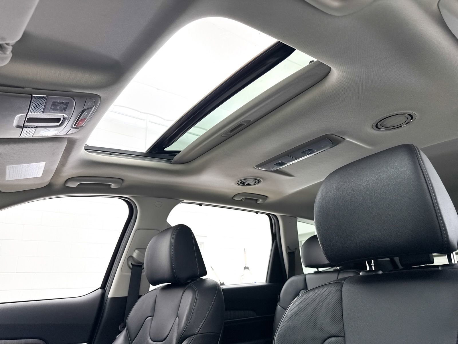 Certified 2024 Kia Telluride EX w/ EX Captain's Chair Package image 3