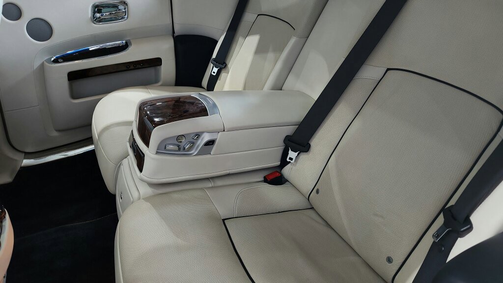 Used 2013 Rolls-Royce Ghost RWD image 31