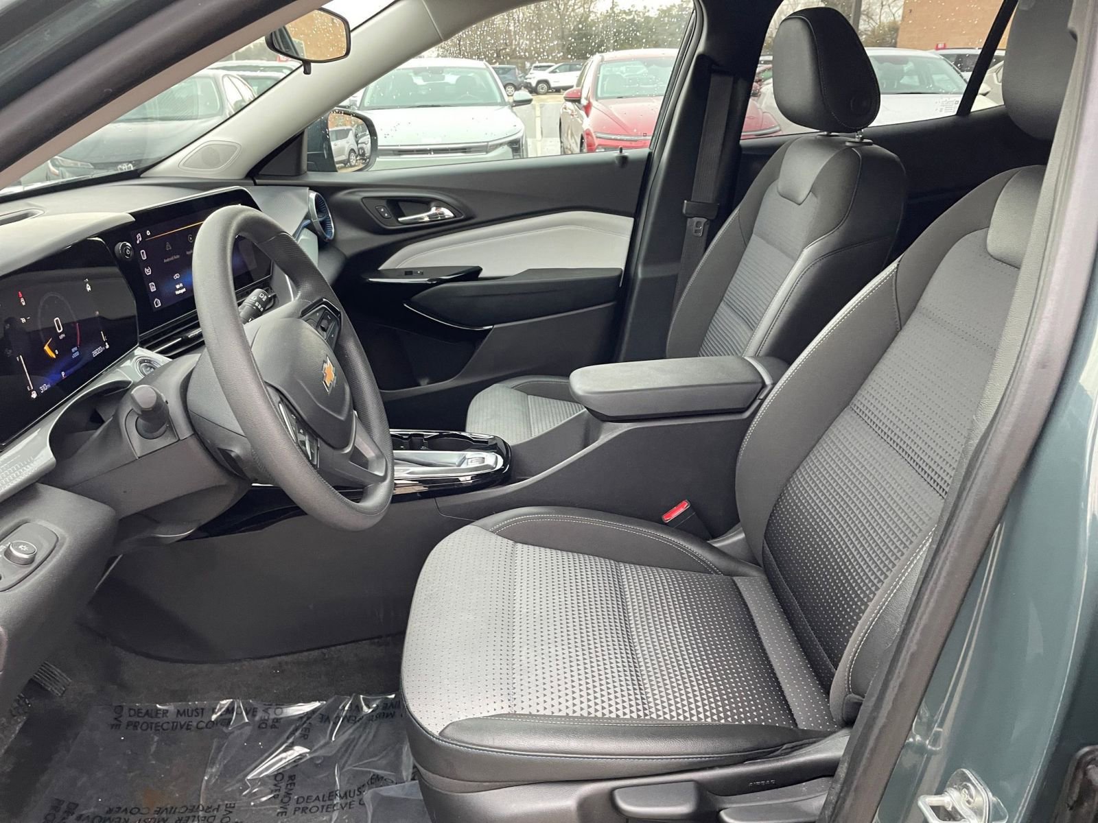 Used 2025 Chevrolet Trax LT image 25