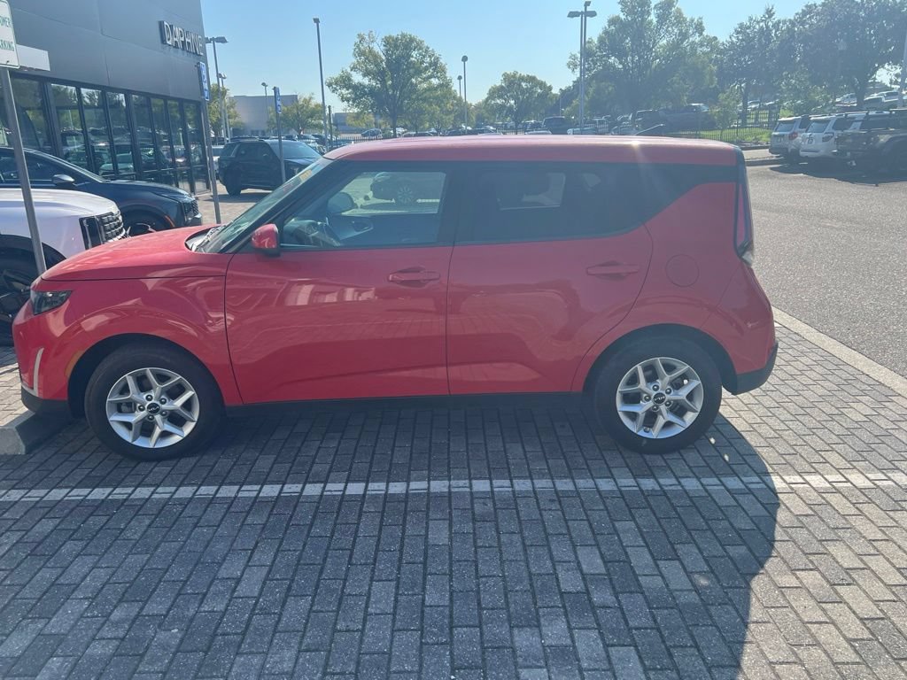 Used 2024 Kia Soul LX w/ Option Group 015 FWD image 4