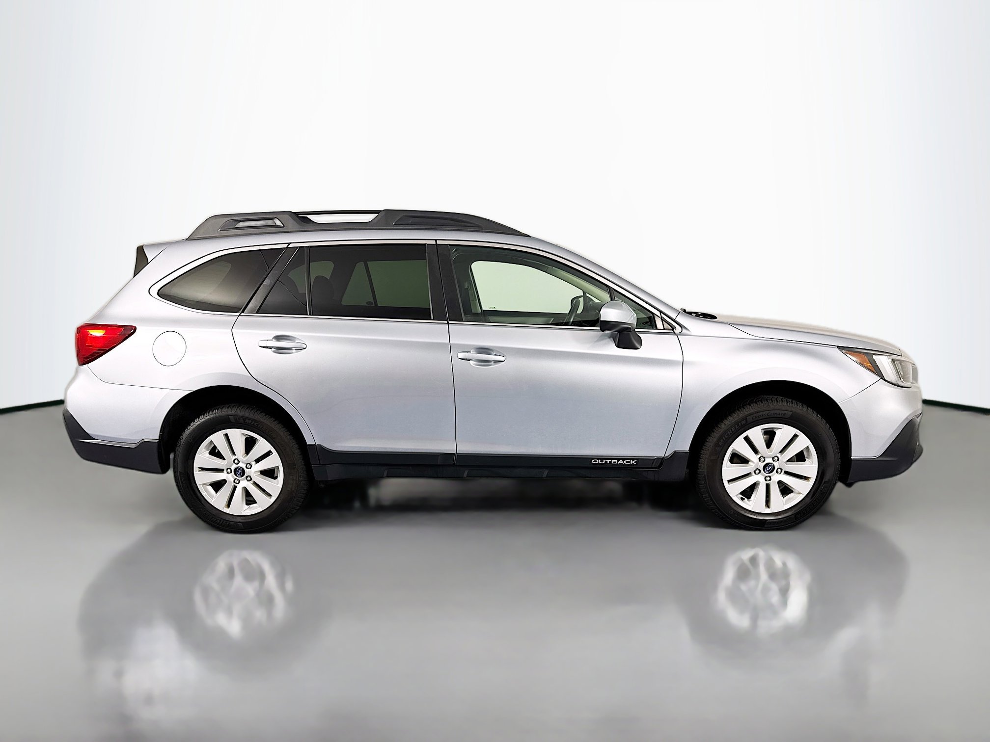 Used 2018 Subaru Outback 2.5i Premium image 4