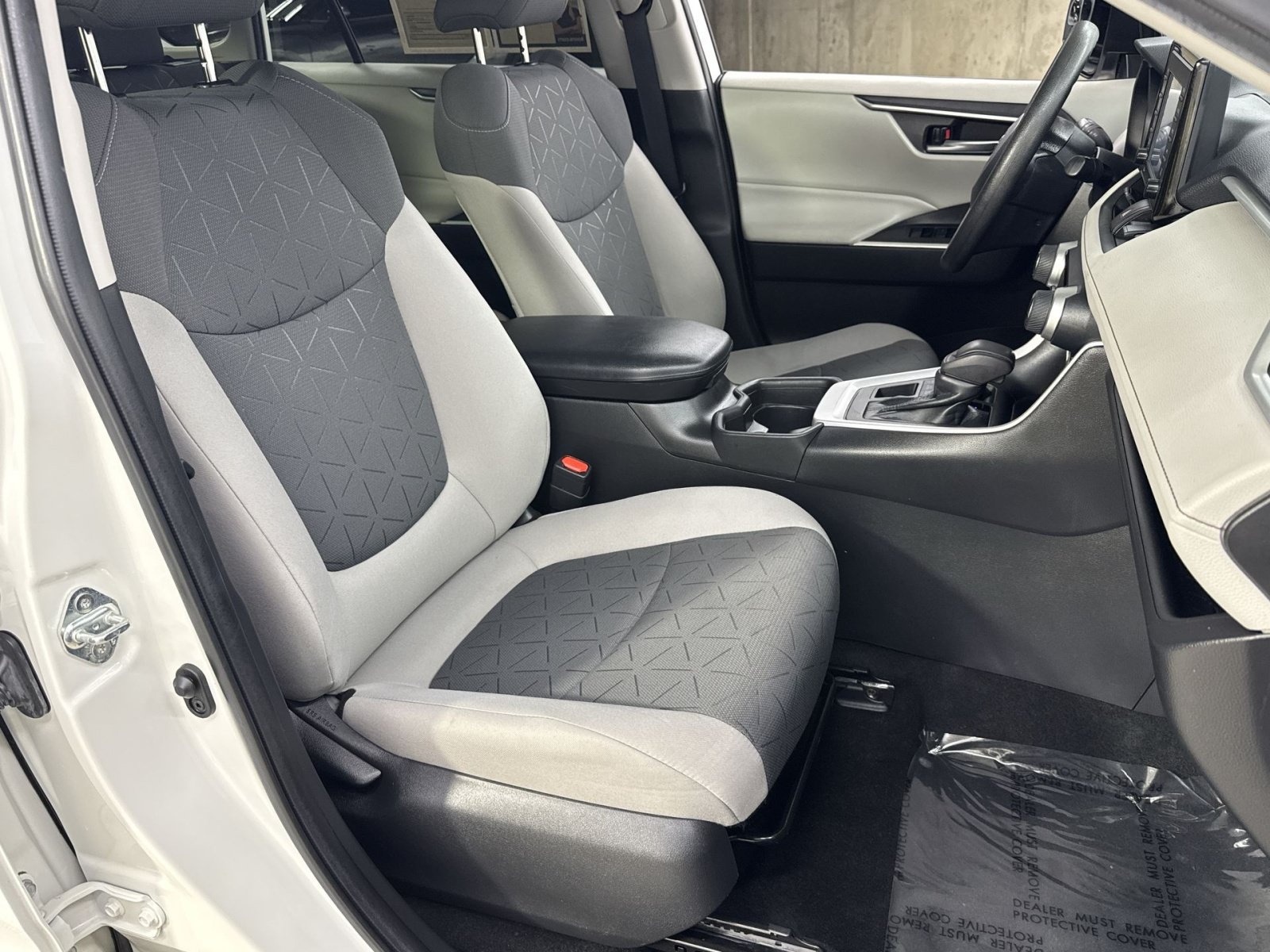 Used 2021 Toyota RAV4 XLE AWD/4WD image 39