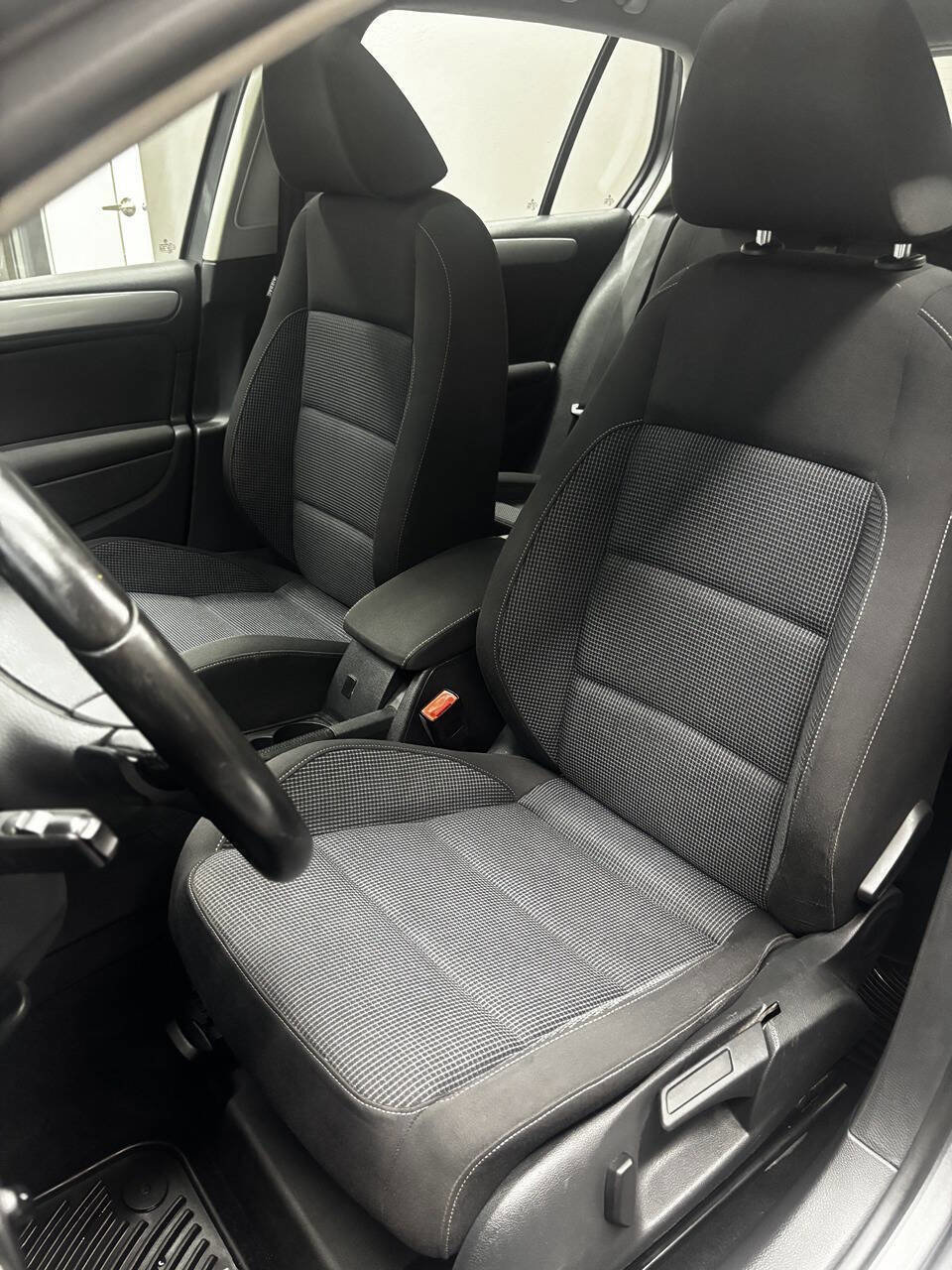 Used 2013 Volkswagen Golf TDI FWD image 19