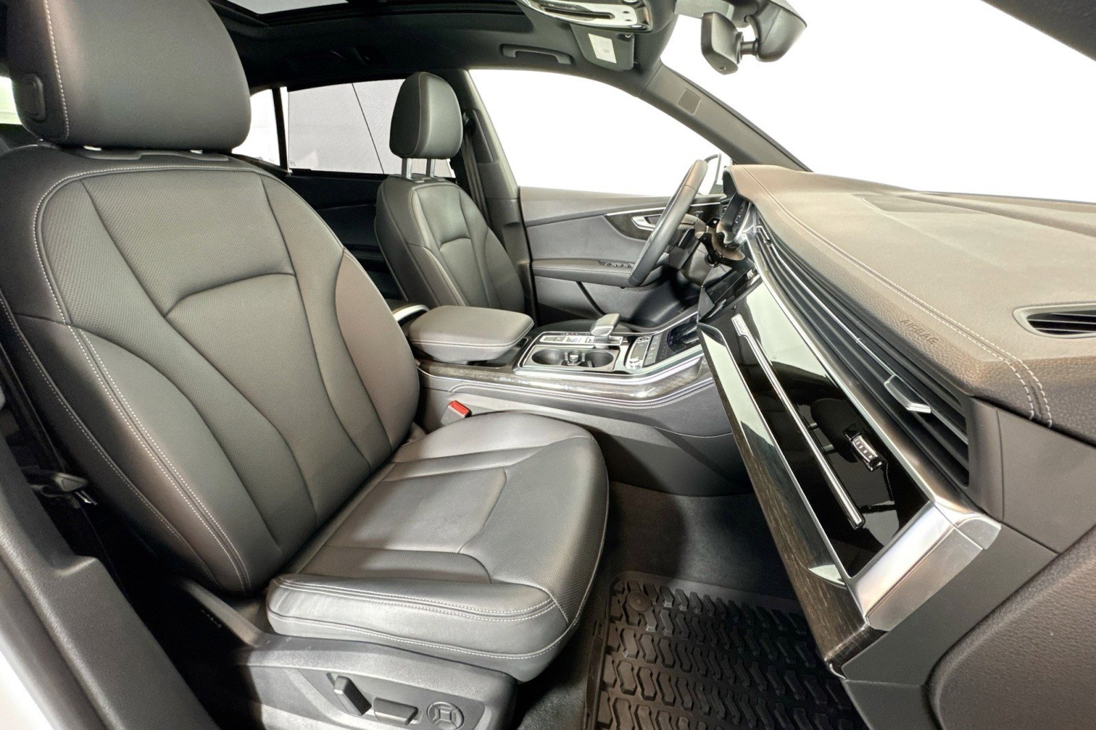 Used 2024 Audi Q8 Premium Plus w/ Premium Plus Package image 26