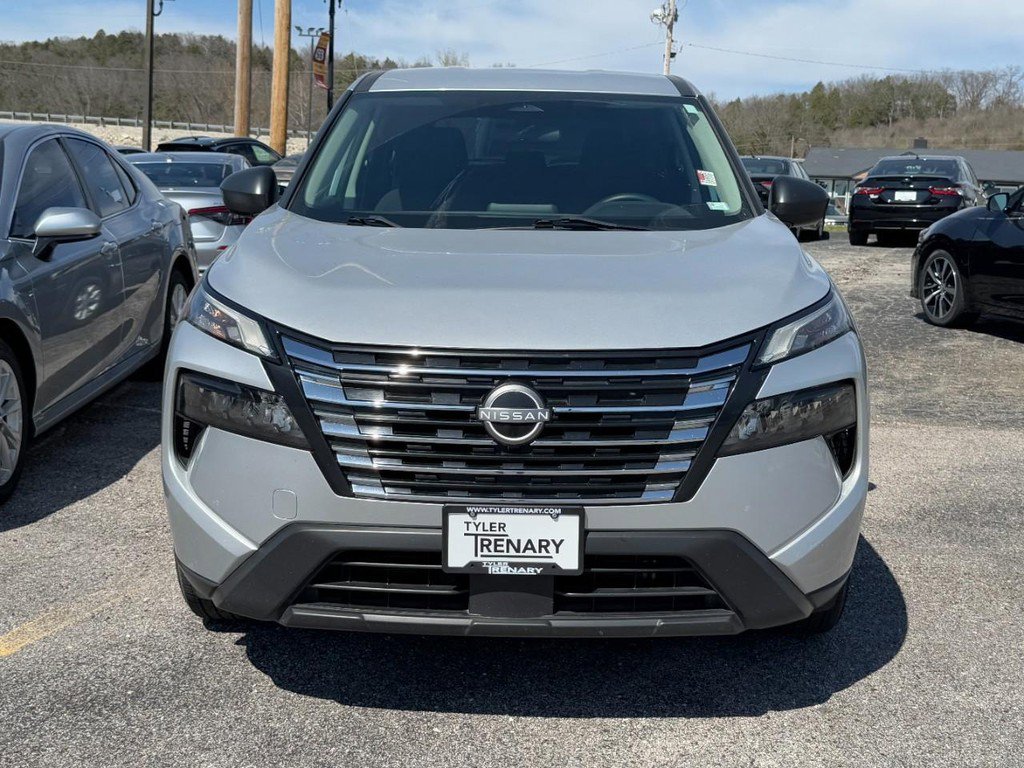 Used 2024 Nissan Rogue S FWD image 9