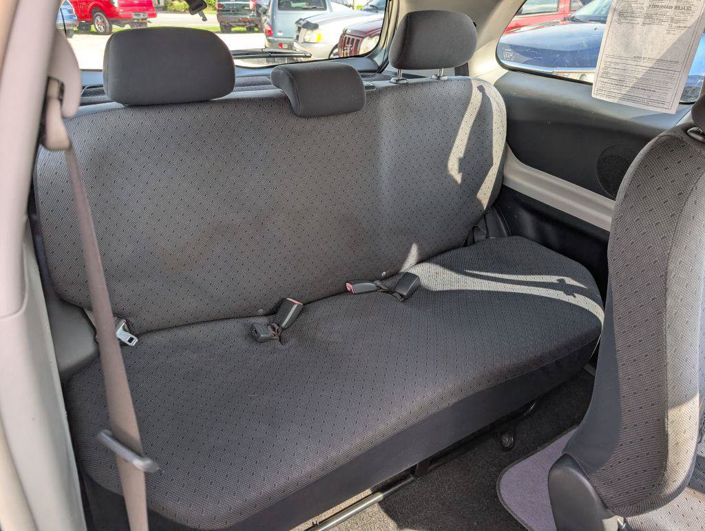 Used 2009 Toyota Yaris 2-Door Hatchback FWD image 12