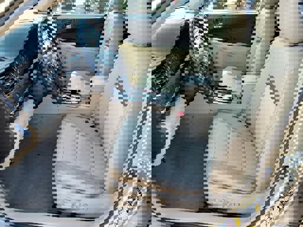 Used 2013 Toyota Camry XLE w/ Leather Pkg image 12