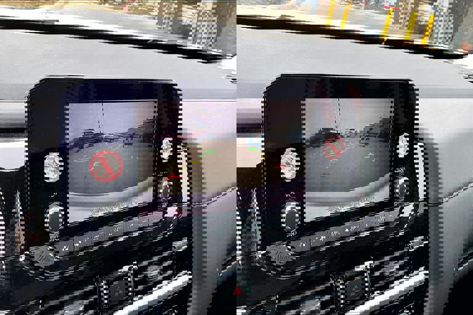 Used 2025 Nissan Pathfinder SV image 25