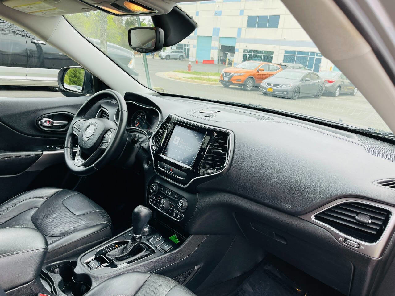 Used 2019 Jeep Cherokee Limited image 38