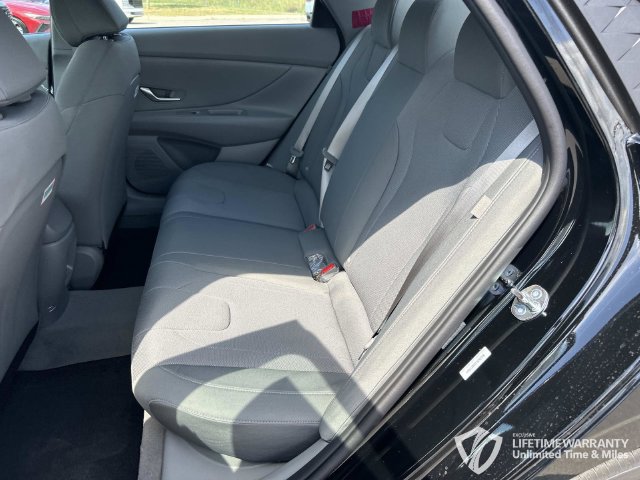 New 2026 Hyundai Elantra SE FWD image 19