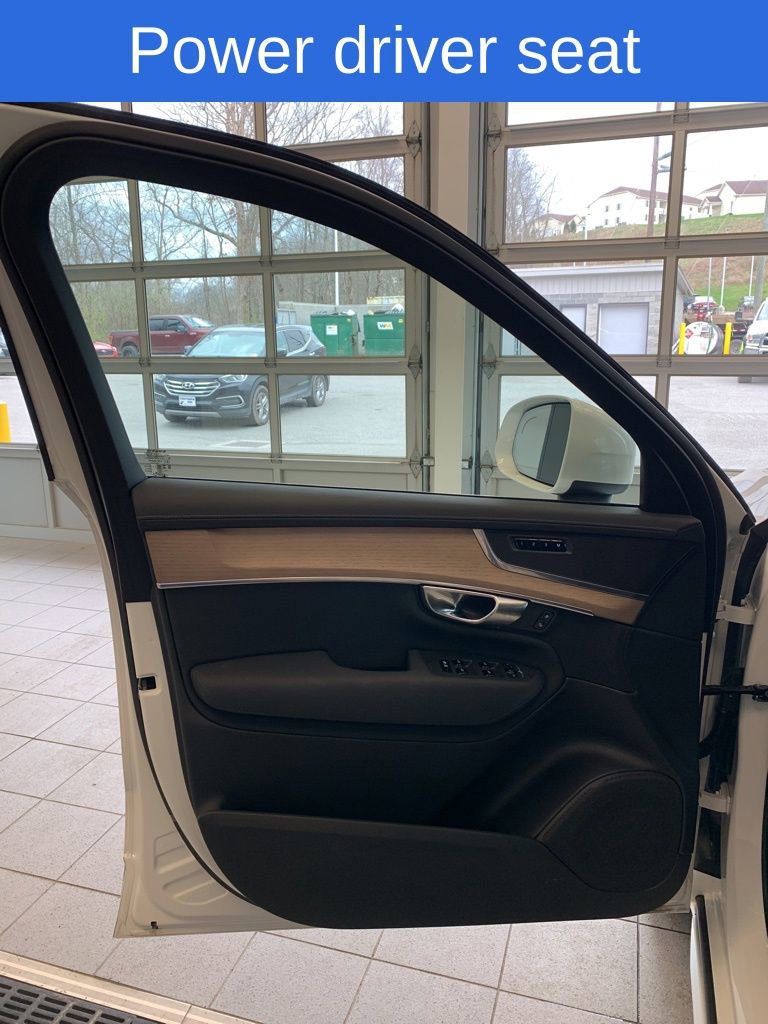 Used 2025 Volvo XC90 B6 Plus image 11