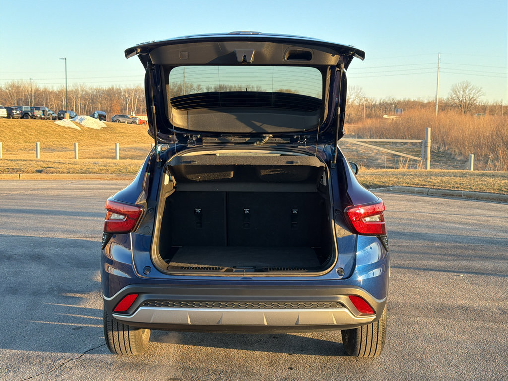 Used 2024 Chevrolet Trax LT w/ Sunroof Package image 37