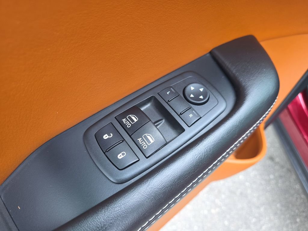 Used 2018 Dodge Challenger SRT Hellcat image 11