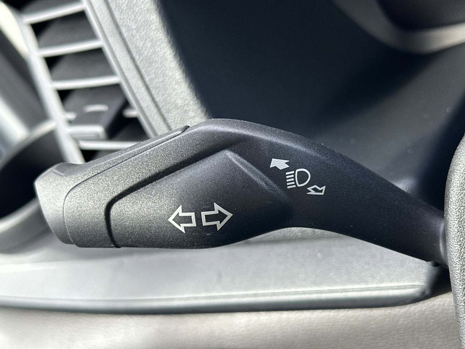 New 2026 Ford Transit 250 148 Medium Roof w/ Load Area Protection Package image 30