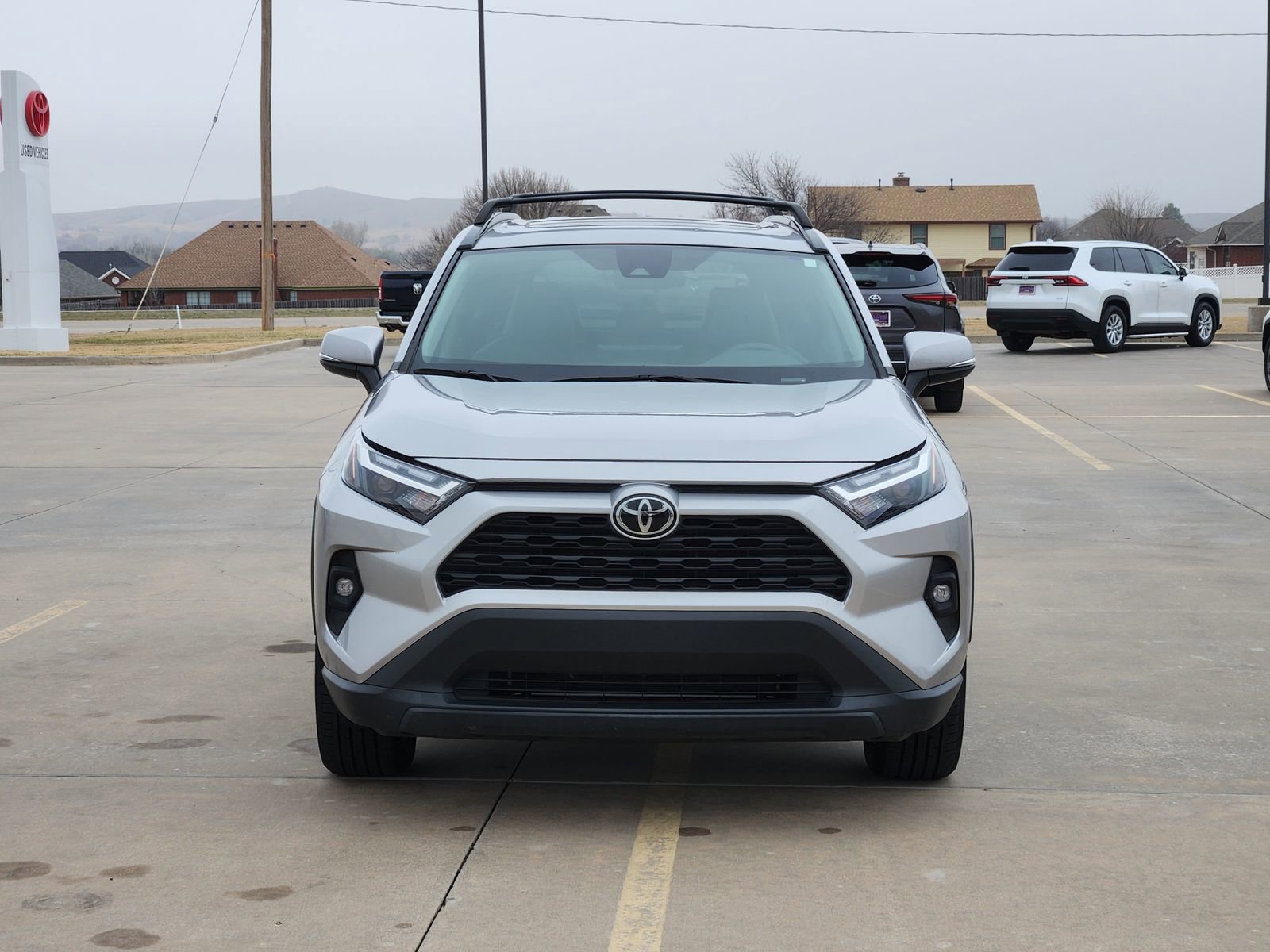 Used 2023 Toyota RAV4 XLE Premium image 6