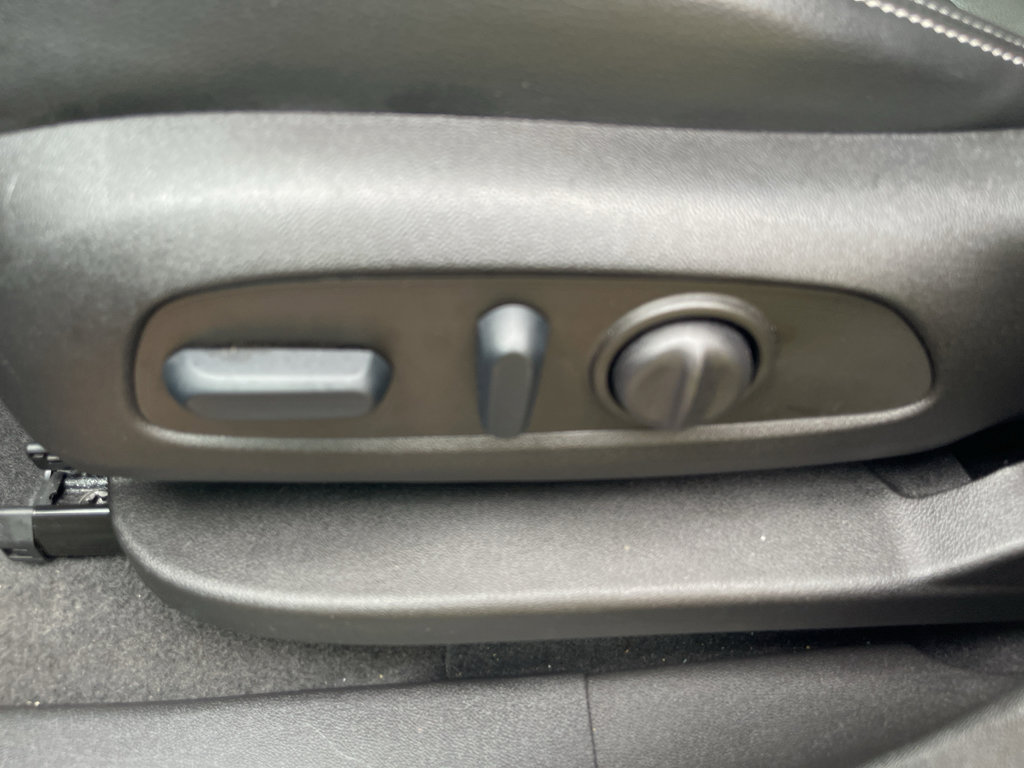 Used 2022 GMC Terrain SLT image 16