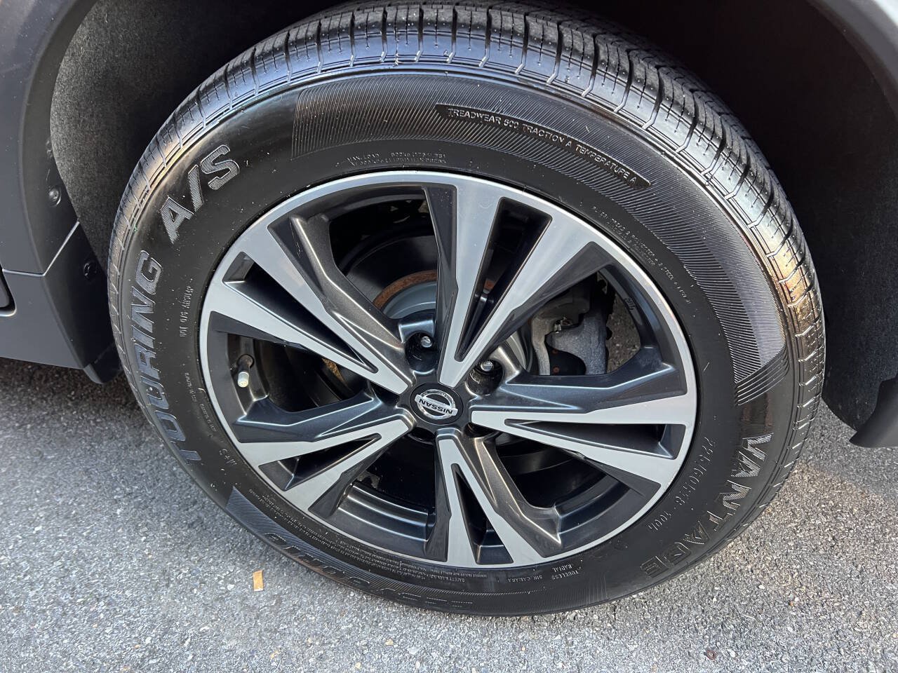 Used 2019 Nissan Rogue SV w/ Sun & Sound Touring Package AWD/4WD image 23