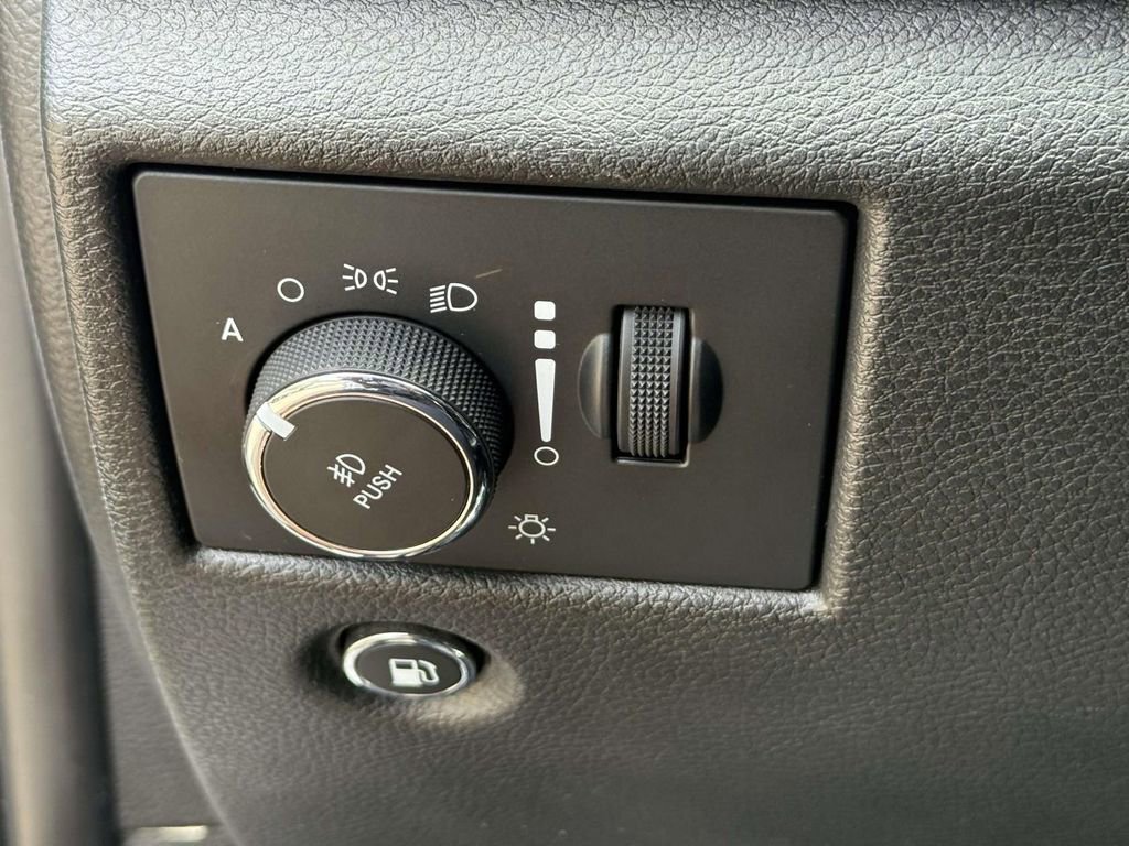 Used 2021 Jeep Grand Cherokee Limited AWD/4WD image 26
