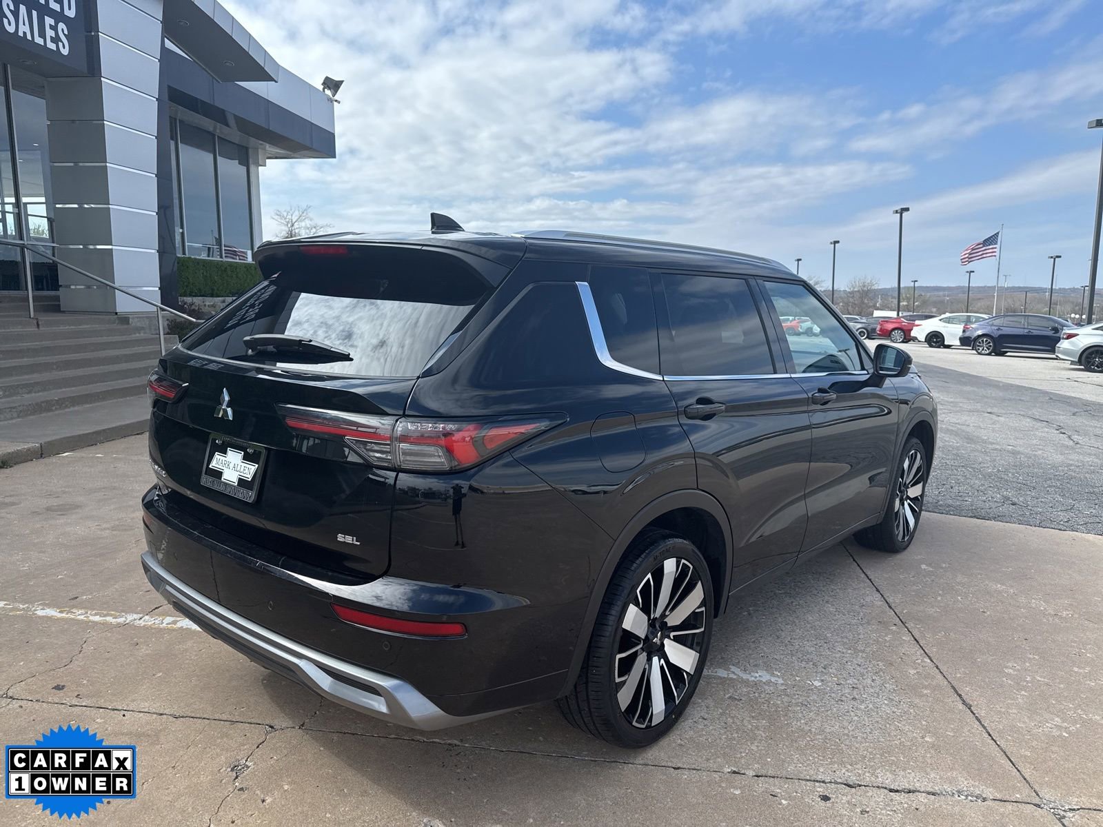 Used 2025 Mitsubishi Outlander SEL image 3