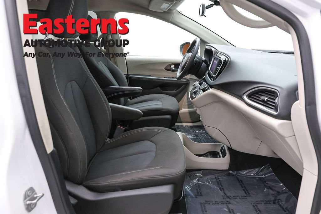 Used 2022 Chrysler Voyager LX FWD image 22