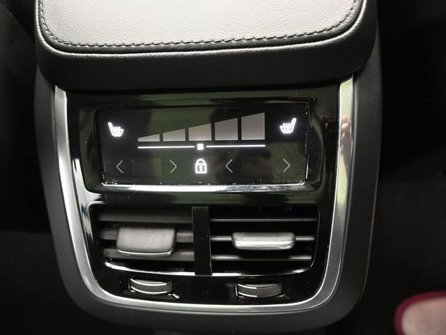 Used 2024 Volvo XC90 B5 Plus w/ Protection Package Premier image 34