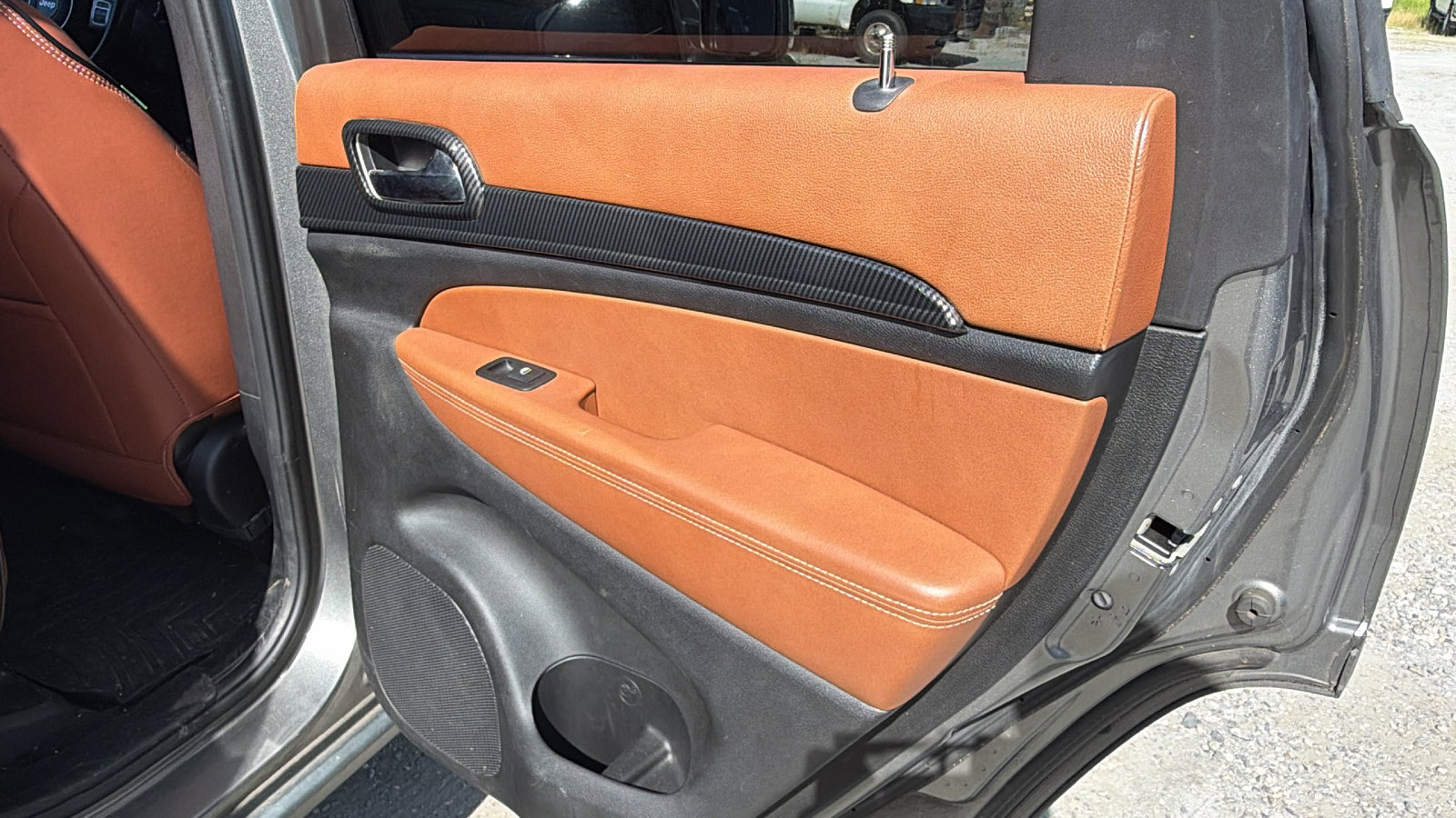 Used 2012 Jeep Grand Cherokee Overland Summit RWD image 21