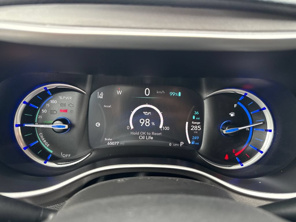 Used 2024 Chrysler Pacifica Limited FWD image 15