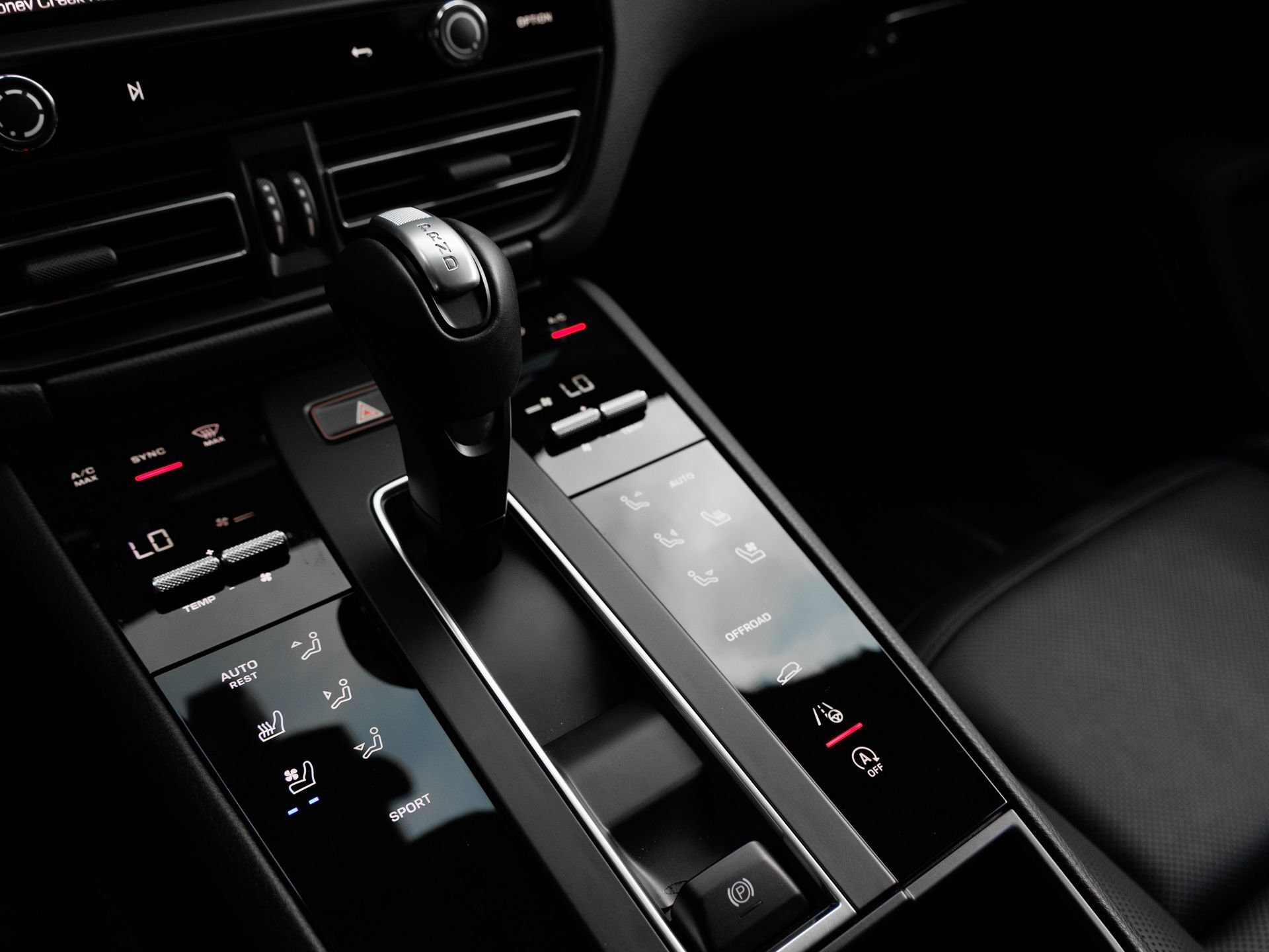 Certified 2026 Porsche Macan AWD/4WD image 22