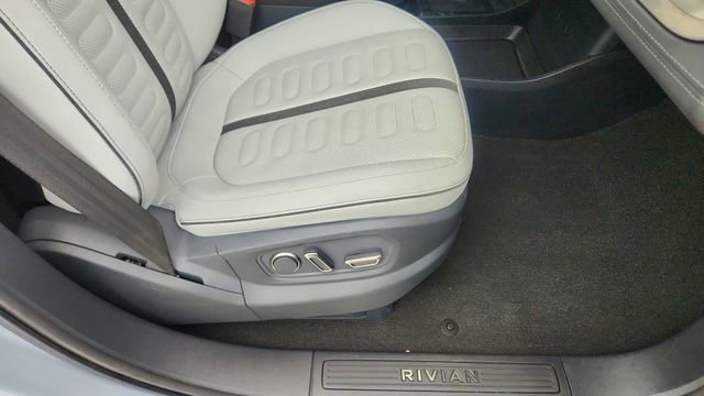 Used 2023 Rivian R1T Adventure image 22