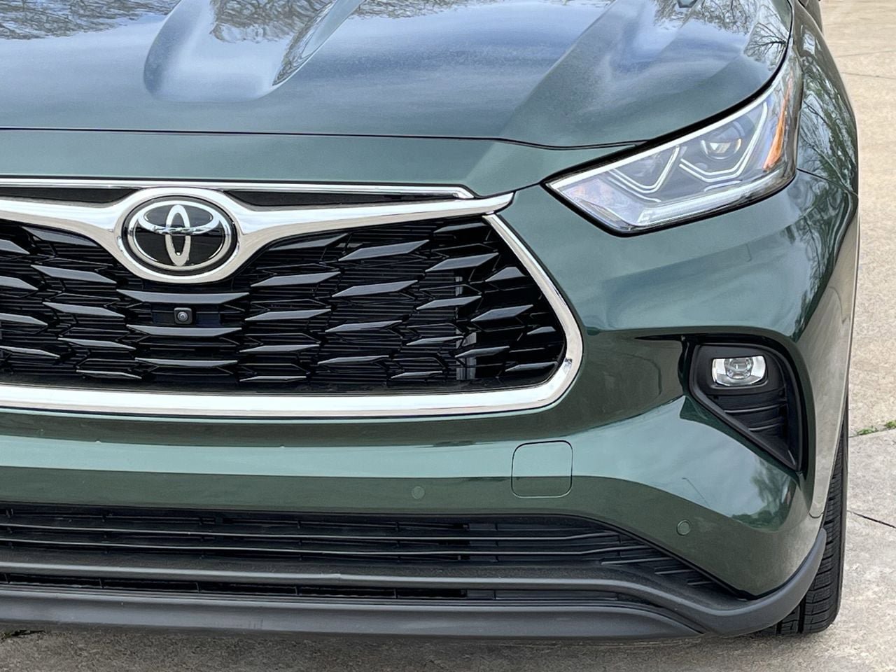 Used 2024 Toyota Highlander Limited image 8