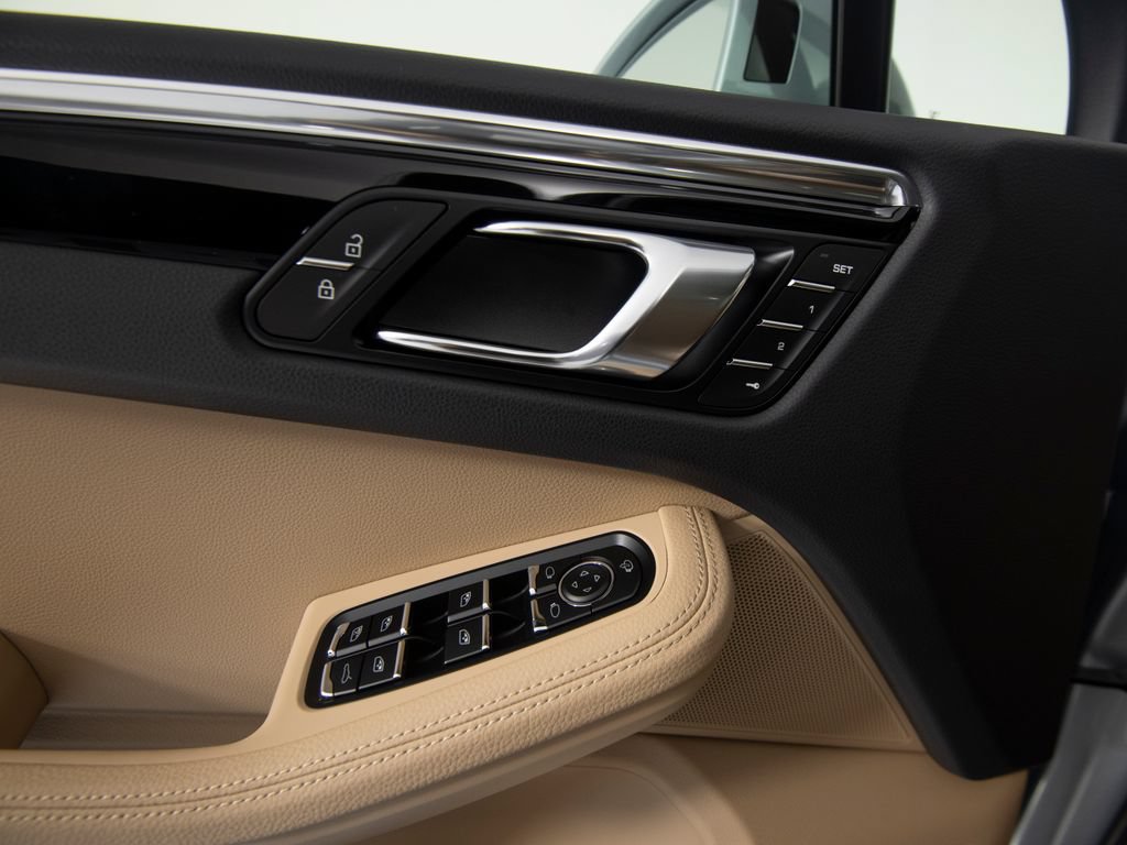 New 2026 Porsche Macan AWD/4WD image 19