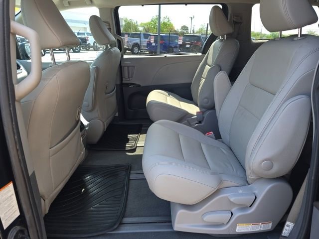 Used 2020 Toyota Sienna XLE w/ XLE Navigation Package AWD/4WD image 34