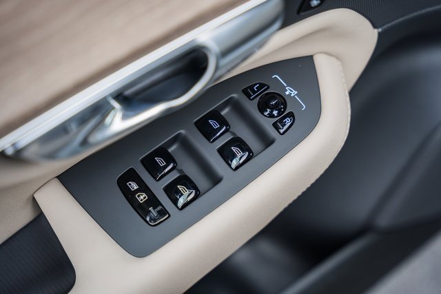 New 2026 Volvo XC90 B6 Plus w/ Protection Package Premier image 37