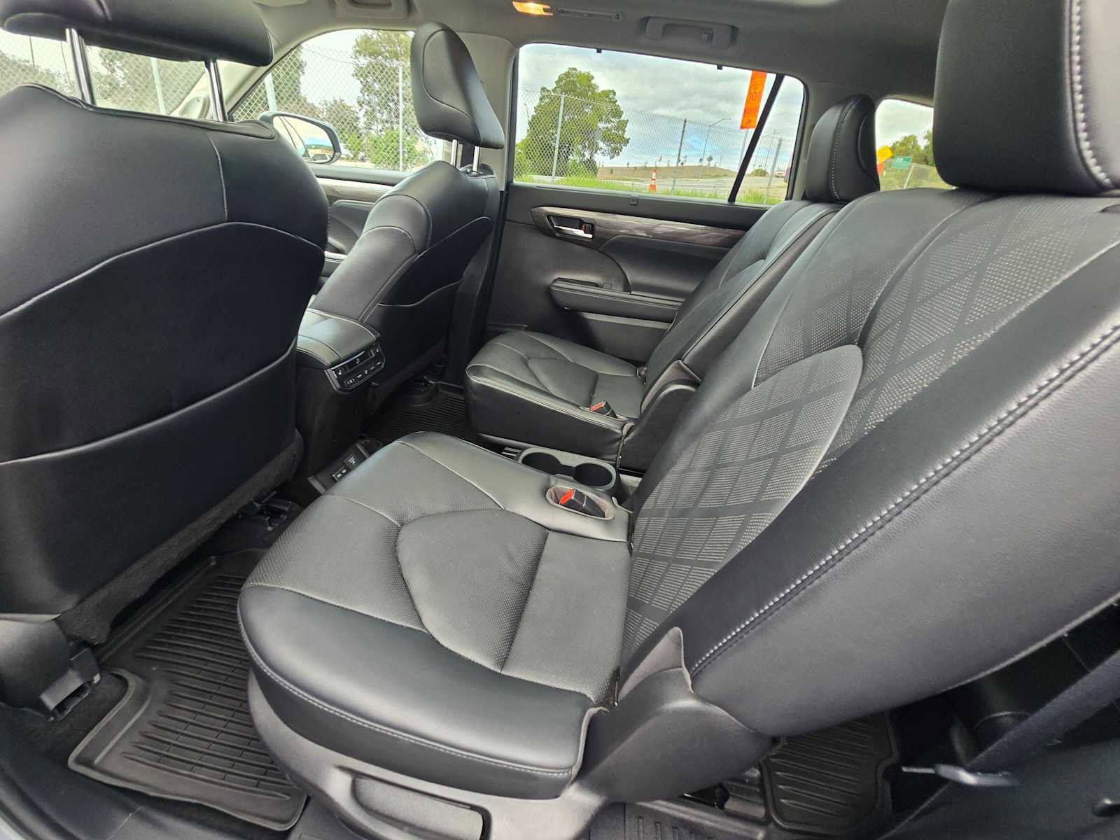 Used 2022 Toyota Highlander Platinum image 22