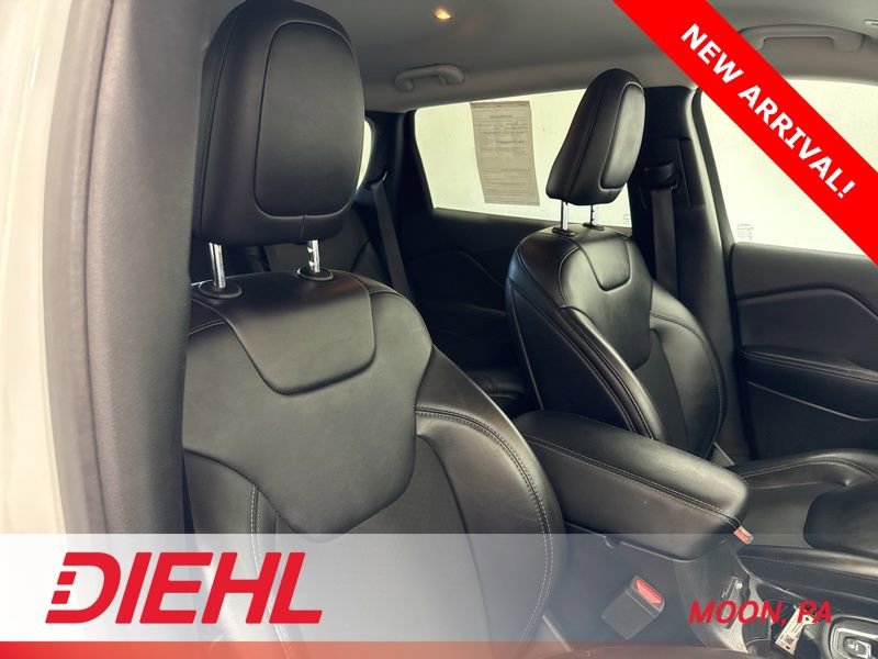 Used 2019 Jeep Cherokee Latitude Plus w/ Cold Weather Group AWD/4WD image 13