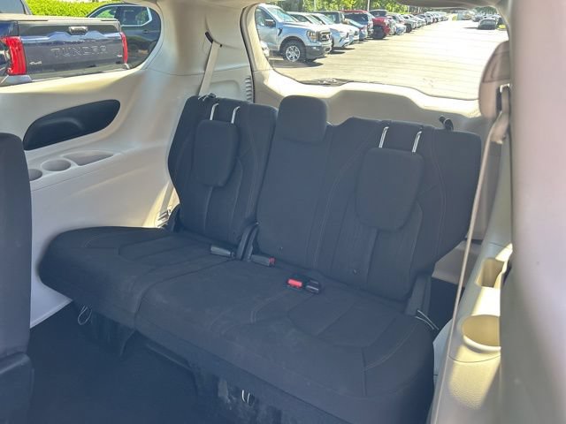 Used 2017 Chrysler Pacifica Touring FWD image 17