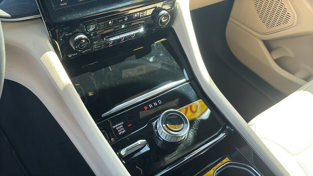 Used 2023 Jeep Grand Cherokee Limited w/ Luxury Tech Group II image 20