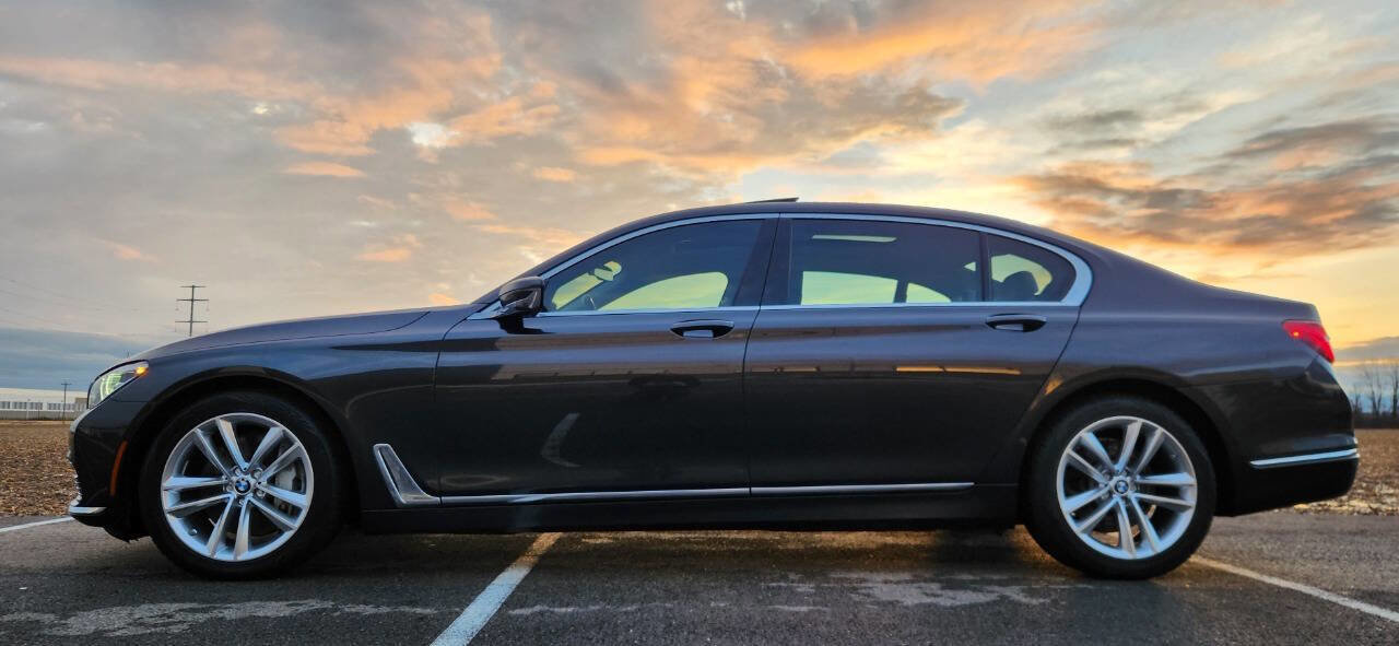 Used 2016 BMW 750i xDrive image 2