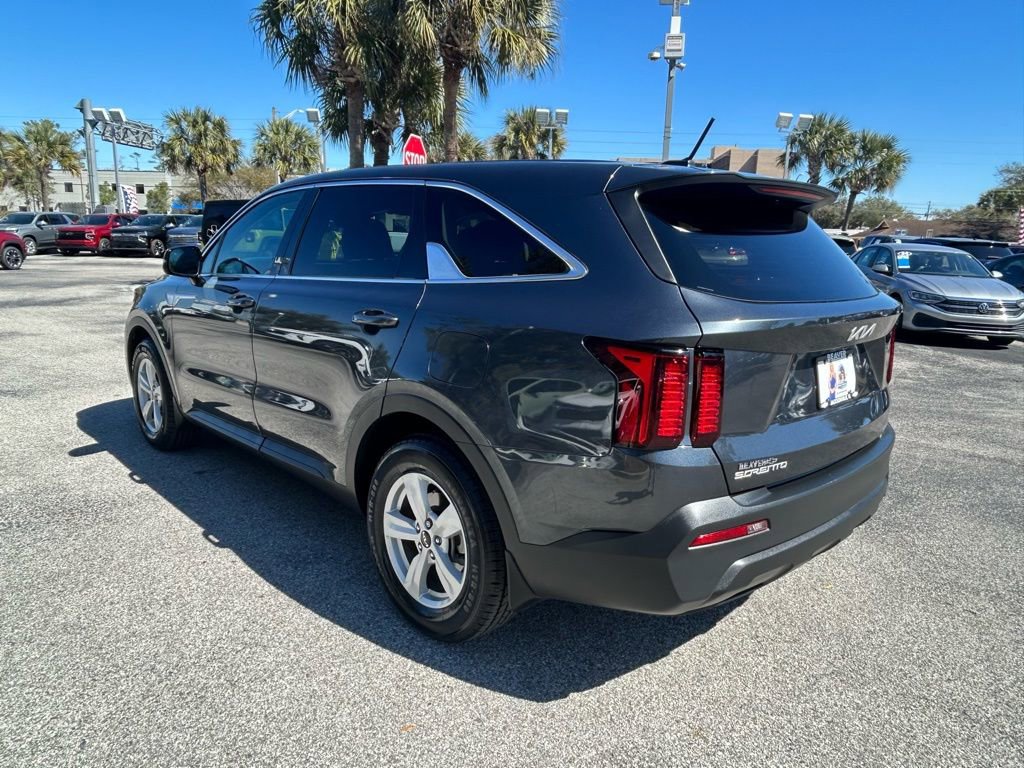 Used 2023 Kia Sorento LX image 5