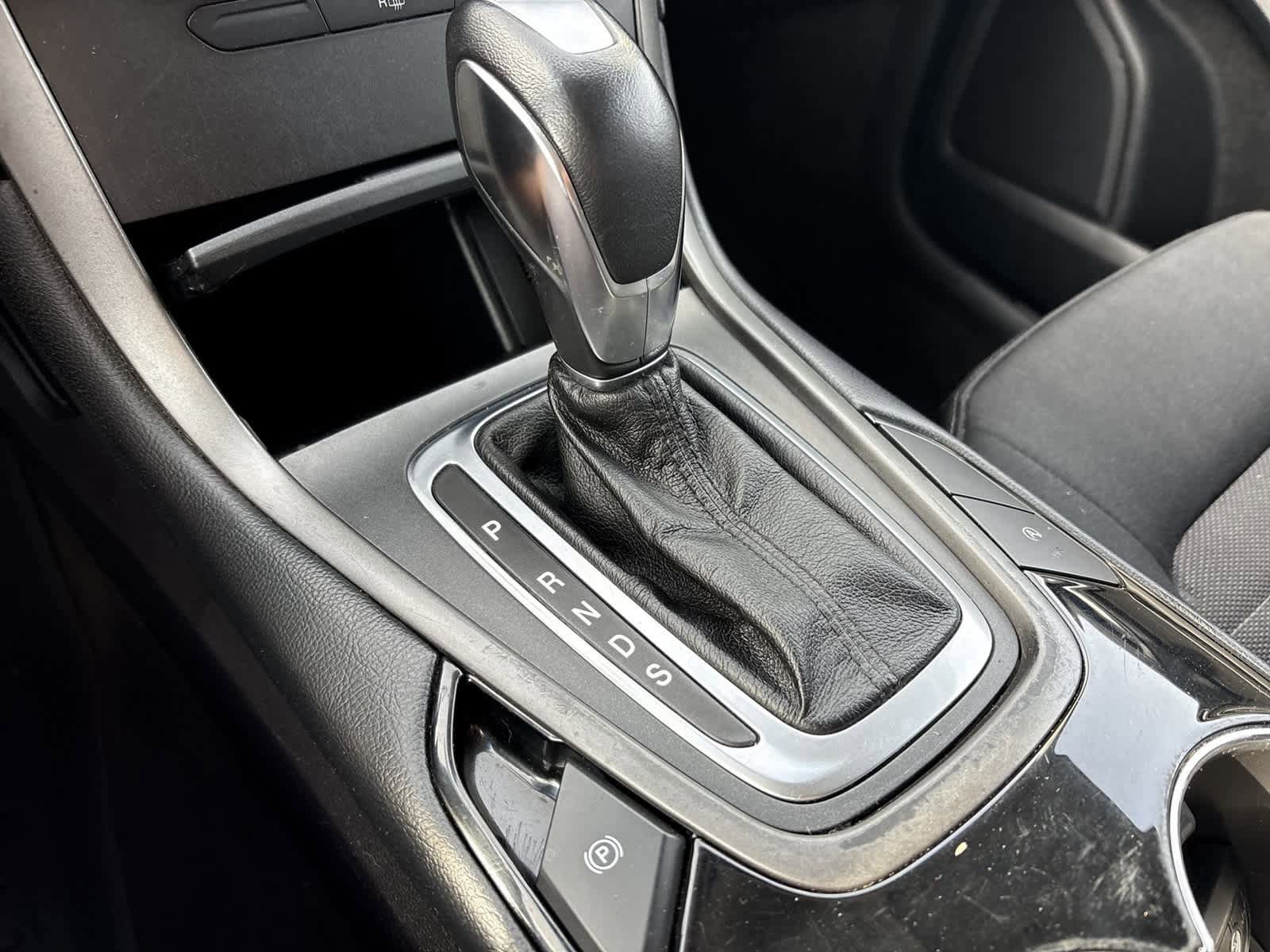 Used 2018 Ford Edge SE FWD image 15