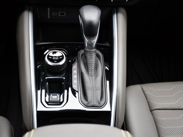 Used 2024 Chevrolet Colorado ZR2 w/ ZR2 Convenience Package III image 30