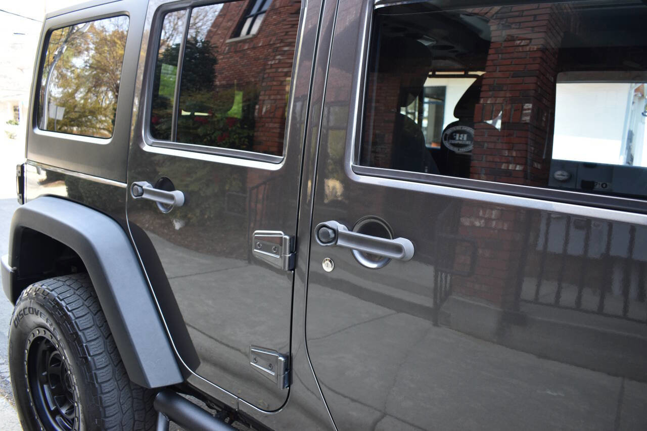 Used 2018 Jeep Wrangler Unlimited Sport S image 33