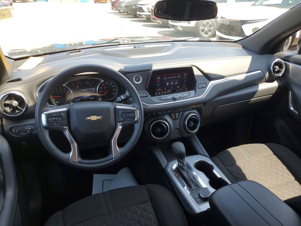 Used 2022 Chevrolet Blazer LT FWD image 27