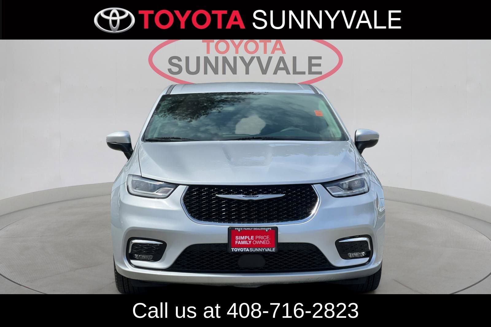 Used 2023 Chrysler Pacifica Touring-L image 11