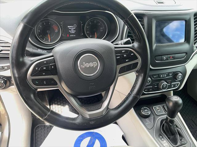 Certified 2020 Jeep Cherokee Latitude Plus w/ Cold Weather Group image 14